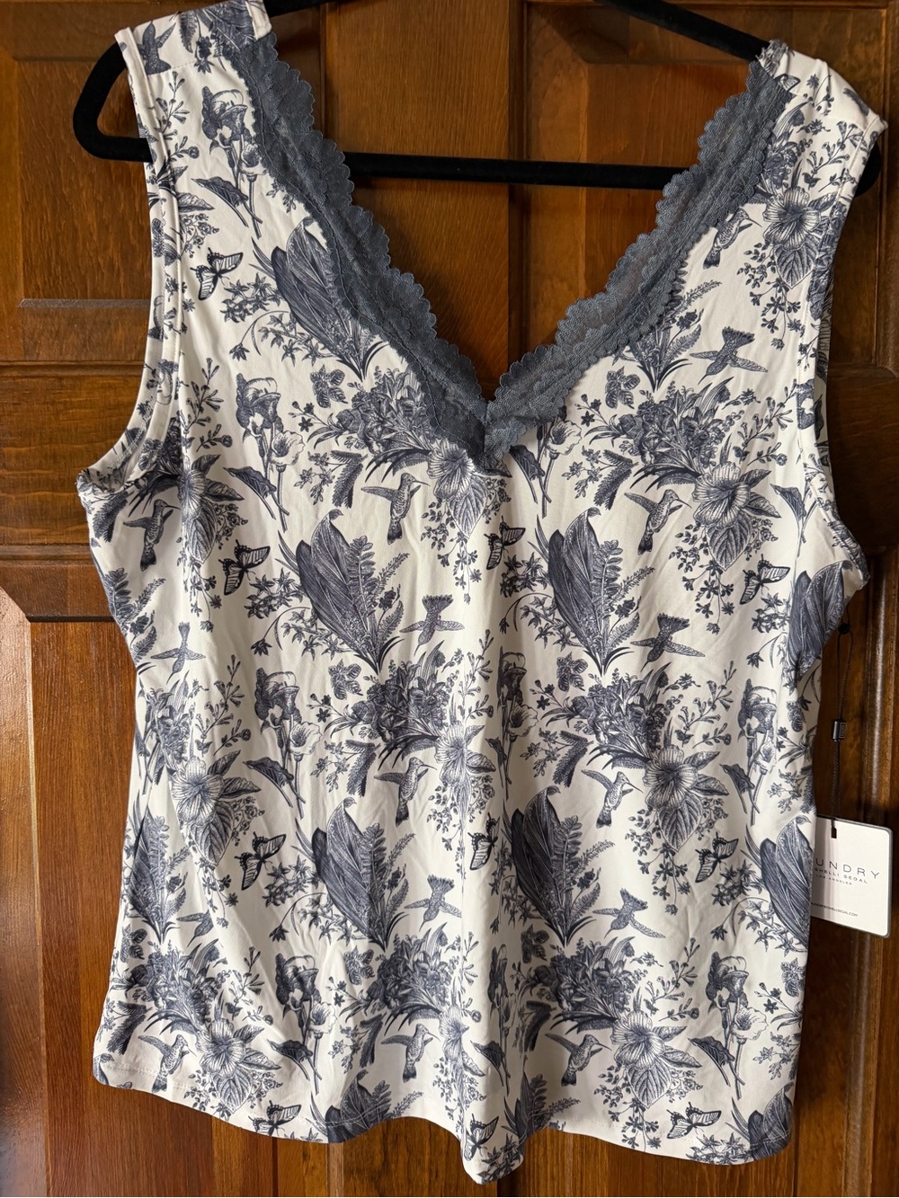Women's Lace-Trim V-Neck Tank Top - White with Navy Floral NWT Size XL